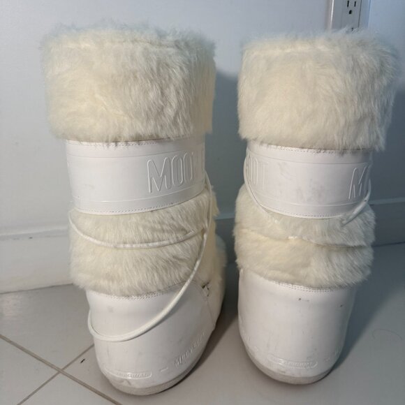 Moon Boot Women’s Classic Faux Fur Snow Boots – White – Size fits between 9/10.5 - Picture 5 of 8